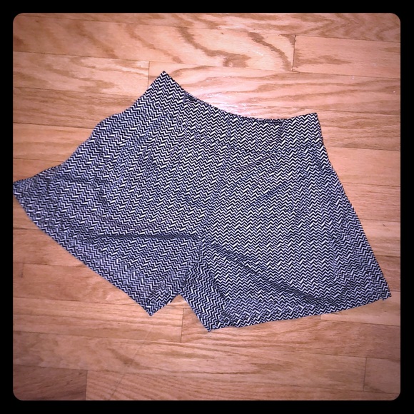 American Eagle High Rise Chevron Shorts - Picture 3 of 9